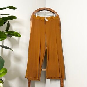 MATE the Label Cropped Pants in Mustard